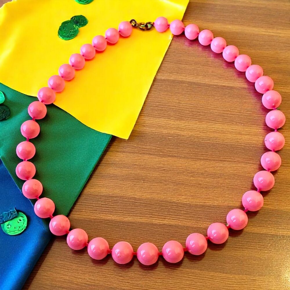 Vintage 60's Pink Plastic Beads Necklace Beaded